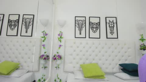 Snapshot of scarlet_stan22 chatting on January 2025 10:43:02 AM Isa online show from January 2025 10:43:02 AM