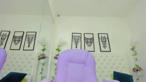 Snapshot of scarlet_stan22 chatting on February 2025 02:02:01 PM Isa online show from February 2025 02:02:01 PM