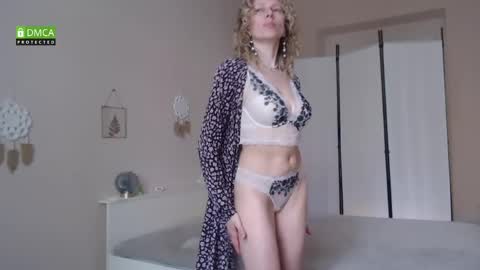 Snapshot of scarlet_sweety chatting on May 2026 02:24:01 PM scarlet_sweety online show from May 2026 02:24:01 PM