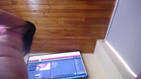 Snapshot of scarlet_tommy chatting on February 2026 09:01:01 PM scarlet_tommy online show from February 2026 09:01:01 PM