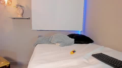 scarlet_vixen_ online show from June 2026 03:53:01 AM