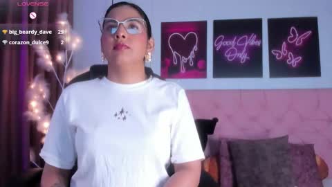 Snapshot of scarletbaker__ chatting on February 2026 03:43:01 PM Scarlet online show from February 2026 03:43:01 PM