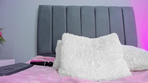 Scarlet  online show from March 2025 07:53:01 PM