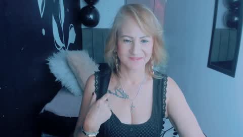 Snapshot of scarlethoot_ chatting on December 2024 02:55:01 PM S C A R L E T online show from December 2024 02:55:01 PM