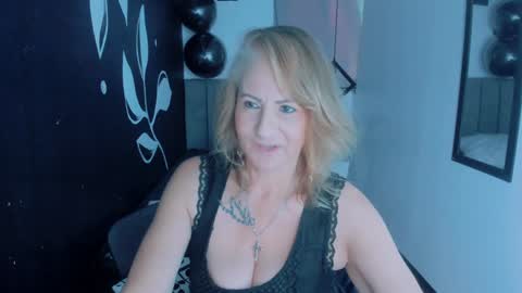 Snapshot of scarlethoot_ chatting on December 2024 06:11:01 PM S C A R L E T online show from December 2024 06:11:01 PM