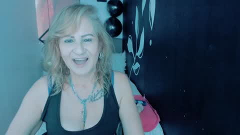 Snapshot of scarlethoot_ chatting on December 2024 06:05:01 PM S C A R L E T online show from December 2024 06:05:01 PM