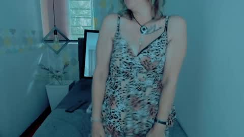 Snapshot of scarlethoot_ chatting on December 2024 03:17:01 PM S C A R L E T online show from December 2024 03:17:01 PM