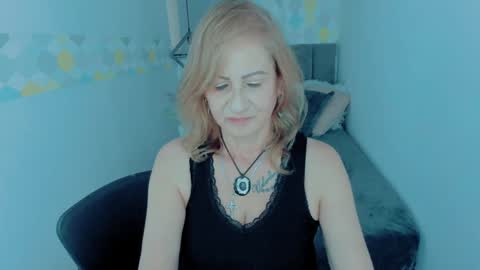 Snapshot of scarlethoot_ chatting on December 2024 12:32:02 AM S C A R L E T online show from December 2024 12:32:02 AM