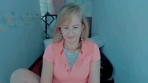 Snapshot of scarlethoot_ chatting on December 2024 12:05:02 PM S C A R L E T online show from December 2024 12:05:02 PM