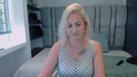 Snapshot of scarlethoot_ chatting on February 2026 07:28:01 PM S C A R L E T online show from February 2026 07:28:01 PM