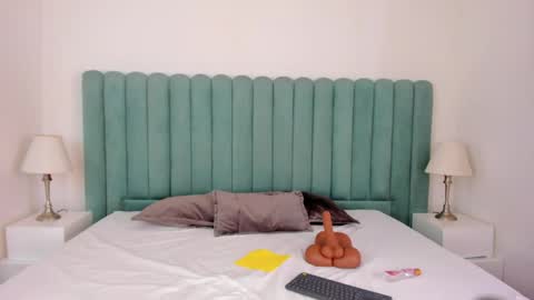 scarlett__noir online show from April 2026 04:00:02 PM