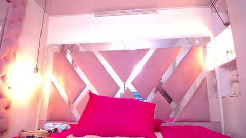 Snapshot of scarlett_boonett chatting on February 2026 04:33:01 AM Scarlett online show from February 2026 04:33:01 AM