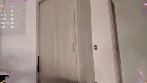 Scarlett Thumb up please help me 100 its important online show from December 2024 01:38:02 AM