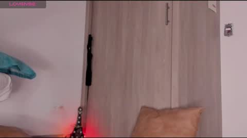 Scarlett Thumb up please help me 100 its important online show from February 2025 03:07:01 AM