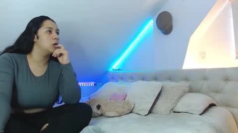 Scarlett and Jazmin online show from October 2025 11:00:02 AM