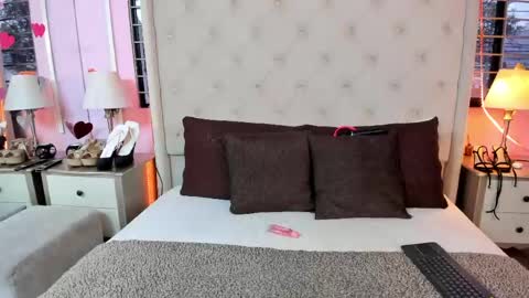 scarlett_leblanc_ online show from May 2026 12:25:02 PM