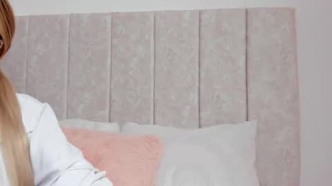 Snapshot of scarlett_lee1_ chatting on December 2025 01:06:01 PM Scarlett Lee online show from December 2025 01:06:01 PM