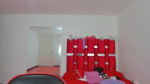 scarlett_red_11 online show from May 2026 03:00:01 PM