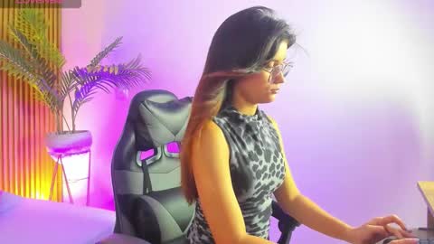Snapshot of scarlett_rosse_x chatting on January 2026 07:17:02 PM S C A R L E T online show from January 2026 07:17:02 PM