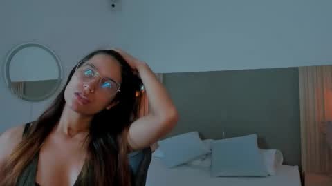 Snapshot of scarlett_rosse_x chatting on February 2026 02:08:01 AM S C A R L E T online show from February 2026 02:08:01 AM