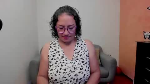 Scarlett sax online show from June 2026 11:52:01 PM