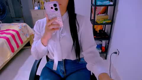 Snapshot of scarlett_sex2 chatting on May 2026 01:32:02 AM scarlet online show from May 2026 01:32:02 AM