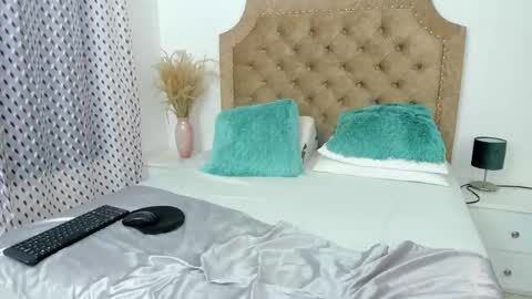 scarlett_star01 online show from March 2026 02:32:02 PM