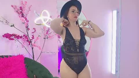 Snapshot of scarlette04 chatting on February 2025 06:42:01 AM SCARLETTE online show from February 2025 06:42:01 AM