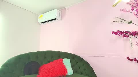 Snapshot of scarlette04 chatting on February 2025 12:58:02 AM SCARLETTE online show from February 2025 12:58:02 AM