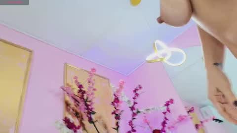 Snapshot of scarlette04 chatting on November 2025 08:29:02 PM SCARLETTE online show from November 2025 08:29:02 PM