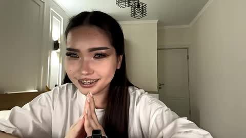 scarlettleszczynski online show from April 2026 02:11:01 PM