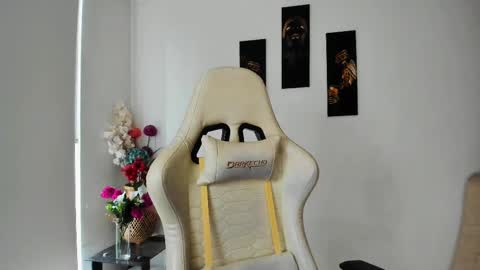 Snapshot of scarlettmalbec chatting on February 2025 09:17:01 PM Scarlett online show from February 2025 09:17:01 PM