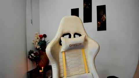 Snapshot of scarlettmalbec chatting on February 2025 11:48:02 PM Scarlett online show from February 2025 11:48:02 PM