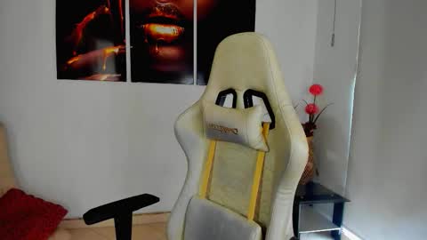 Snapshot of scarlettmalbec chatting on October 2025 09:00:02 PM Scarlett online show from October 2025 09:00:02 PM