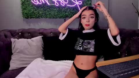 Scarlet online show from October 2025 06:12:01 PM