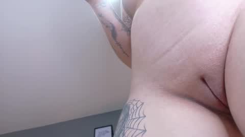 S C A R L E T T  online show from October 2025 02:47:02 AM