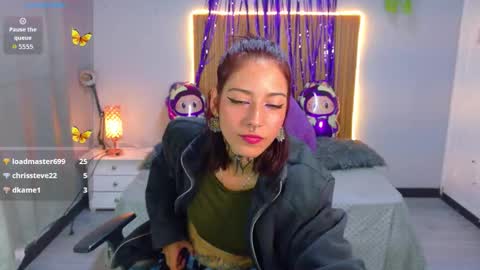 Snapshot of scarllett_bdsm chatting on November 2025 05:17:01 AM Scarllett online show from November 2025 05:17:01 AM