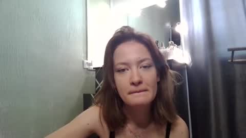 Snapshot of scented_elsa chatting on November 2025 11:21:01 AM Elsa online show from November 2025 11:21:01 AM