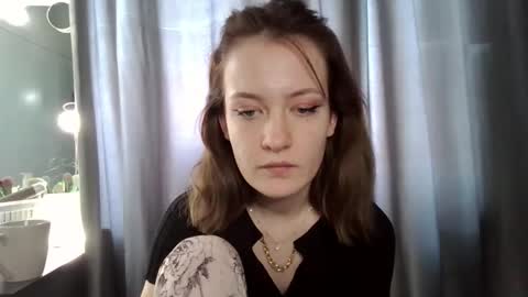 Snapshot of scented_elsa chatting on November 2025 10:37:02 AM Elsa online show from November 2025 10:37:02 AM