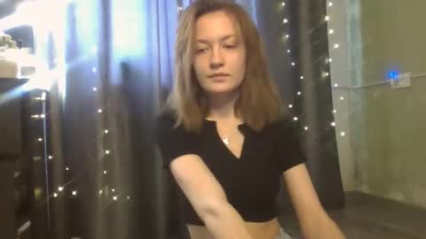 Snapshot of scented_elsa chatting on February 2026 11:27:01 AM Elsa online show from February 2026 11:27:01 AM