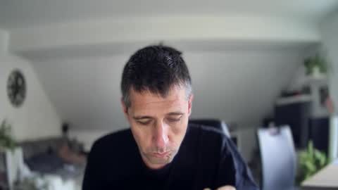 Snapshot of schnuckigeil chatting on October 2025 08:29:01 AM Dildomen online show from October 2025 08:29:01 AM