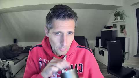 Snapshot of schnuckigeil chatting on November 2025 06:18:02 PM Dildomen online show from November 2025 06:18:02 PM