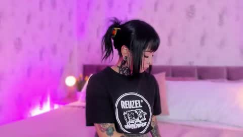 Scolw  online show from October 2025 07:58:02 PM