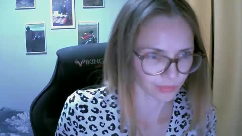 Snapshot of sea_dream chatting on October 2025 04:37:01 PM SEA Dream online show from October 2025 04:37:01 PM