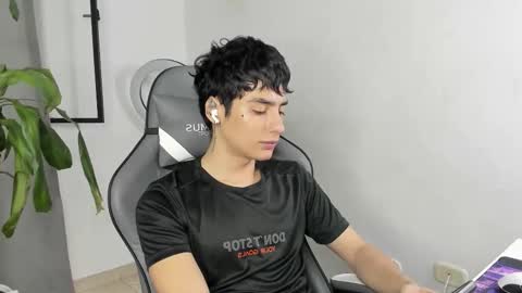 Snapshot of sebas_rosse chatting on January 2026 03:05:02 PM sebastian online show from January 2026 03:05:02 PM