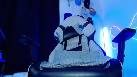 Sebastian online show from November 2025 10:47:02 PM