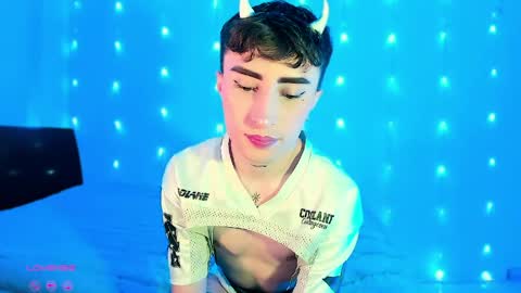     .  INDEPENDENT MODEL online show from June 2026 03:25:01 PM