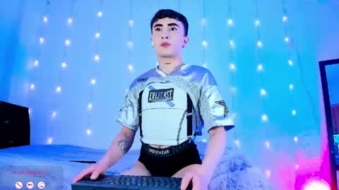     .  INDEPENDENT MODEL online show from June 2026 10:14:02 PM