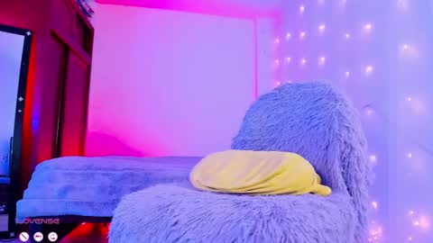     .  INDEPENDENT MODEL online show from July 2026 03:08:02 PM