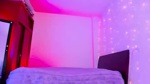     .  INDEPENDENT MODEL online show from July 2026 12:09:01 PM
